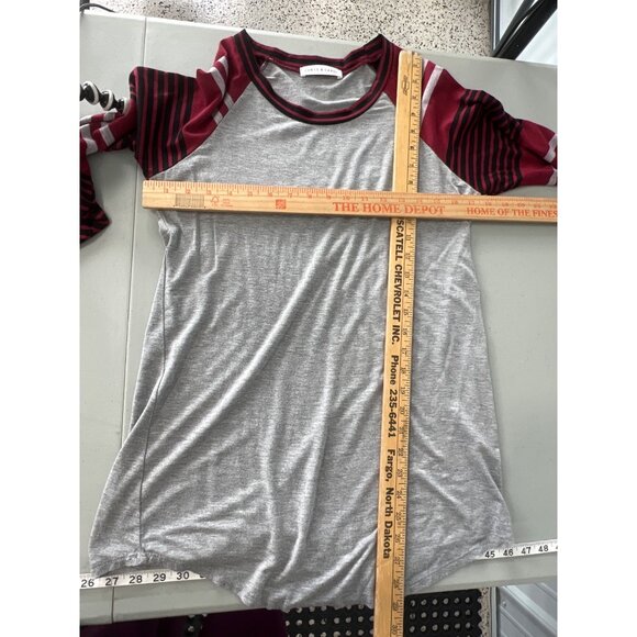 Chris Carol Raglan Tee Stripe Sleeve Womens M Gray Red Black Stretch Long Sleeve - Picture 4 of 8